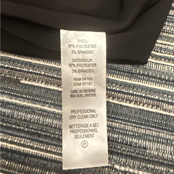 🆕Calvin Klein Size M Women’s Black Sleeveless White Trim Ruffle Front Top - Picture 7 of 9